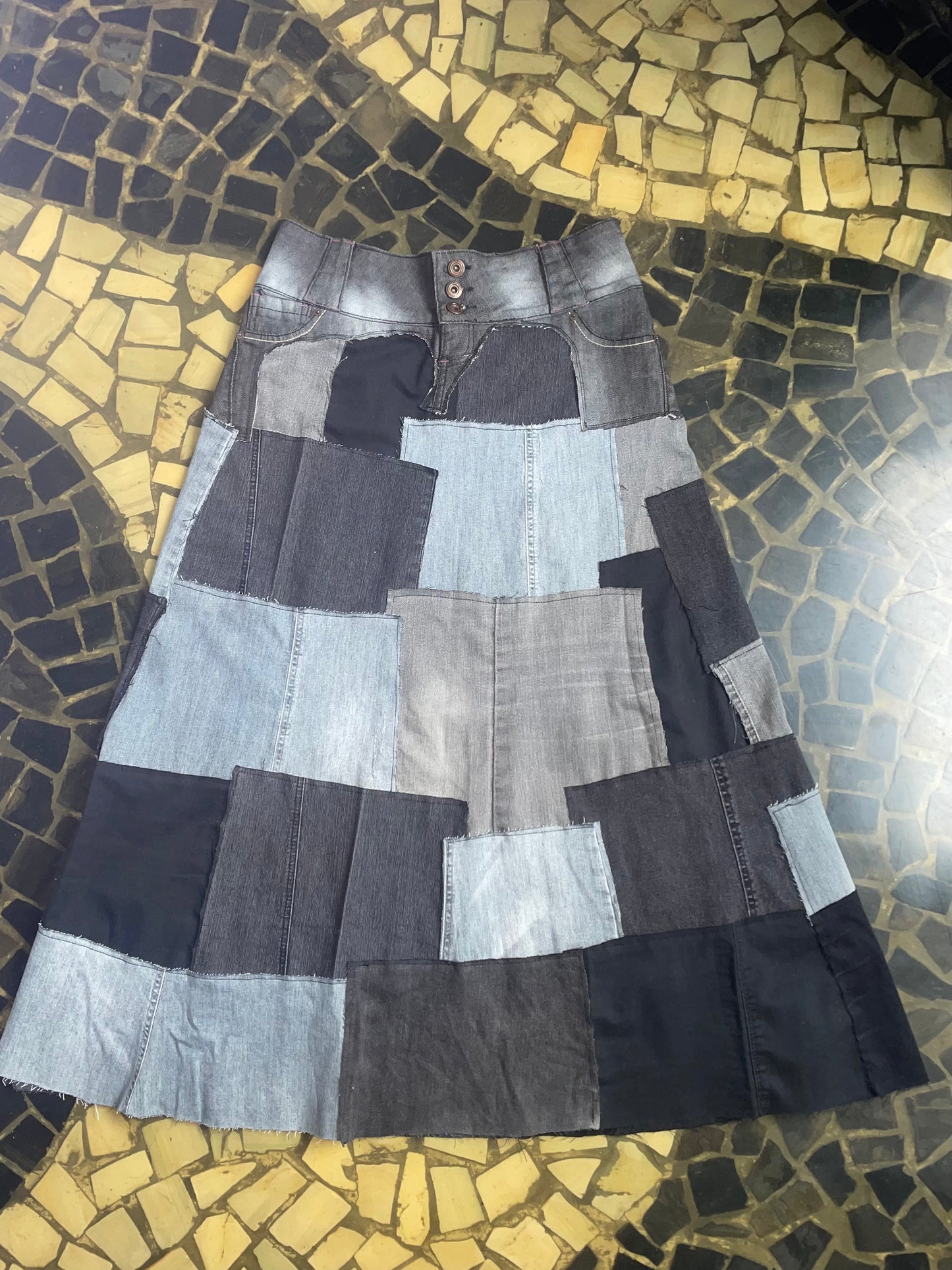 saia patchwork longa cinza